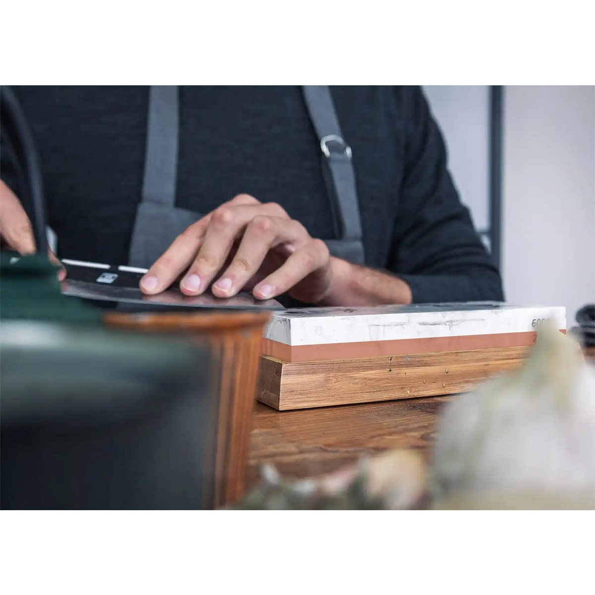 KOTAI slijpset met dubbelzijdige slijpsteen korrel 2000/6000, antislip bamboe voet, pletsteen en 15 graden hoekgeleider - DRIVURA™