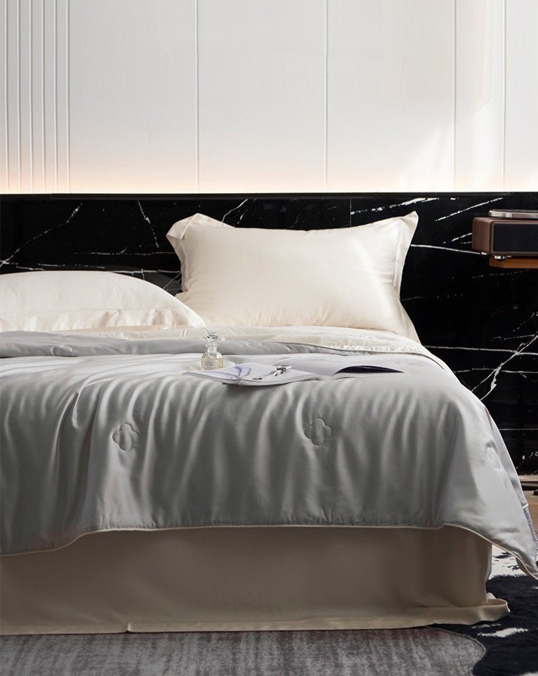 Silky Bamboo Fiber Cooling Blanket Duvet for Hot Sleepers & Night Sweats - DRIVURA™